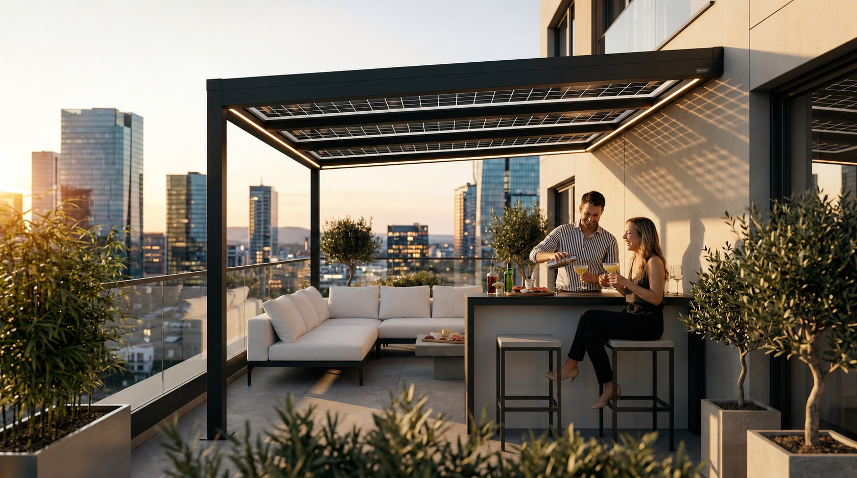 EZIE Solar overkapping met mensen op een dakterras